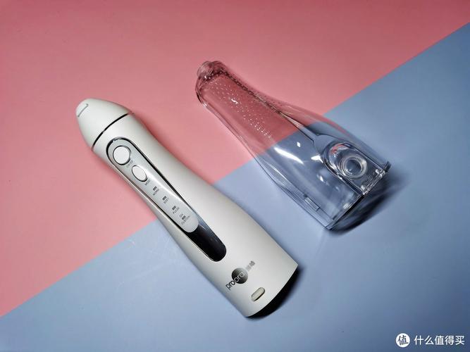整體包裝外形小巧,并不像普通有線,大水箱水牙線產(chǎn)品的大包裝